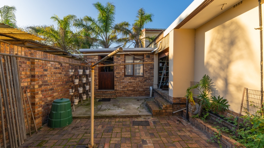 5 Bedroom Property for Sale in Amandelrug Western Cape